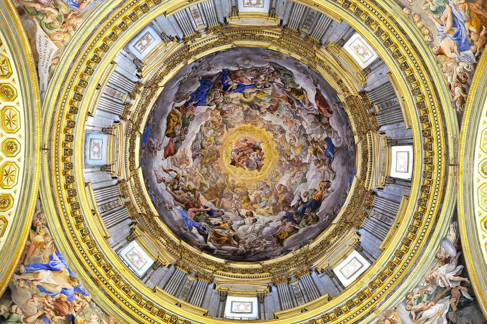Cupola della Cappella del Tesoro di San Gennaro nel Duomo di Napoli con l'affresco del Paradiso di Giovanni Lanfranco
